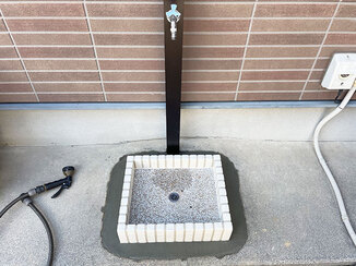 エクステリアリフォーム 水やりなどが簡単にできる庭の水栓