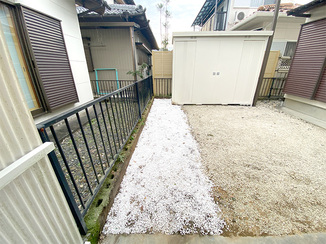 小工事 落ち葉の悩みを解消し、すっきり生まれ変わった庭